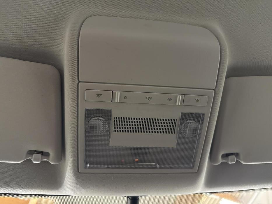 VOLKSWAGEN Polo 2015