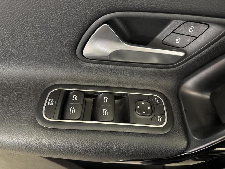 MERCEDES-BENZ A 2019