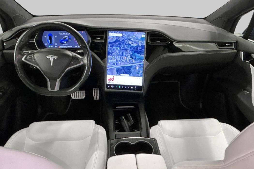 TESLA Model X 2020