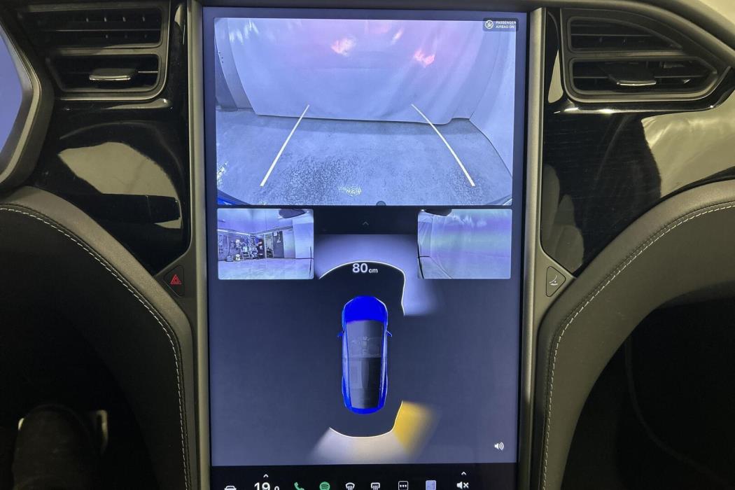 TESLA Model X 2020