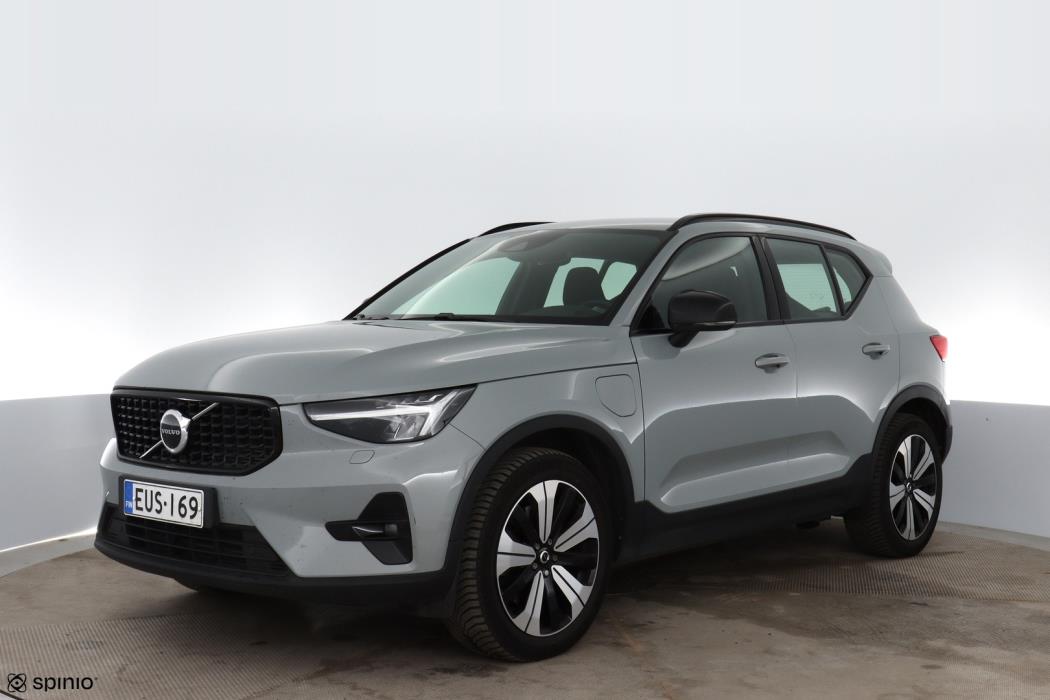 VOLVO XC40 2023