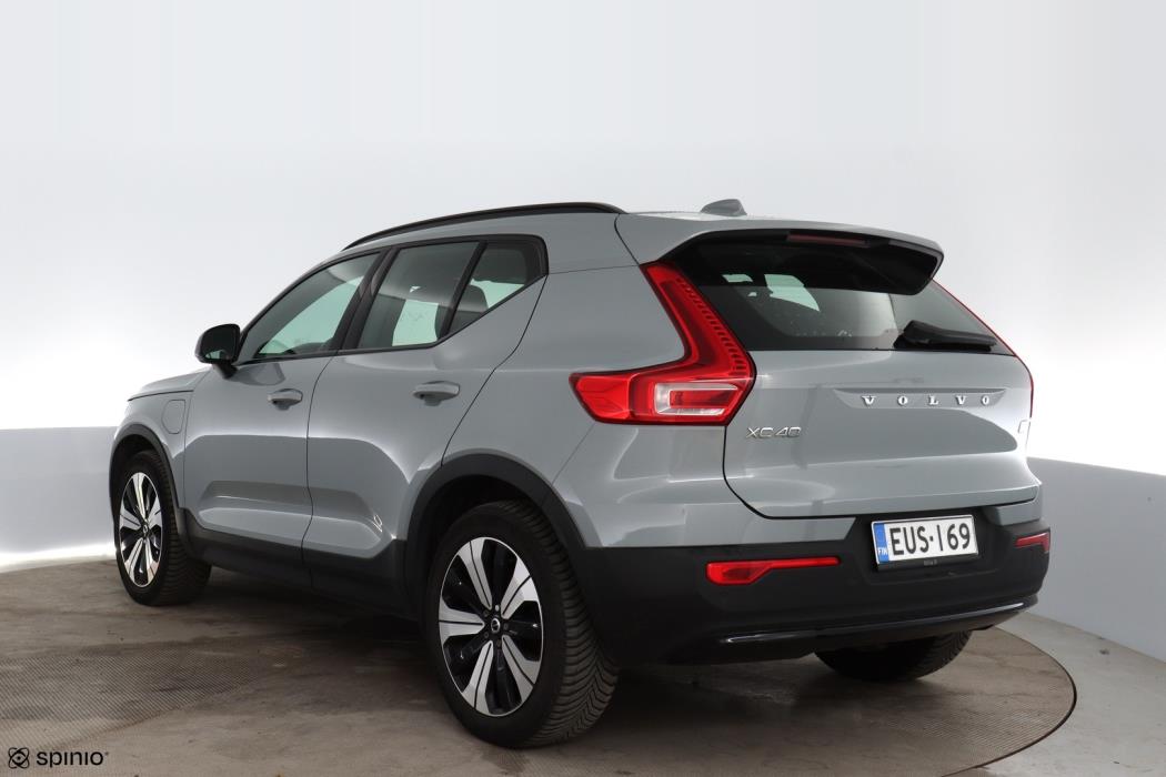 VOLVO XC40 2023