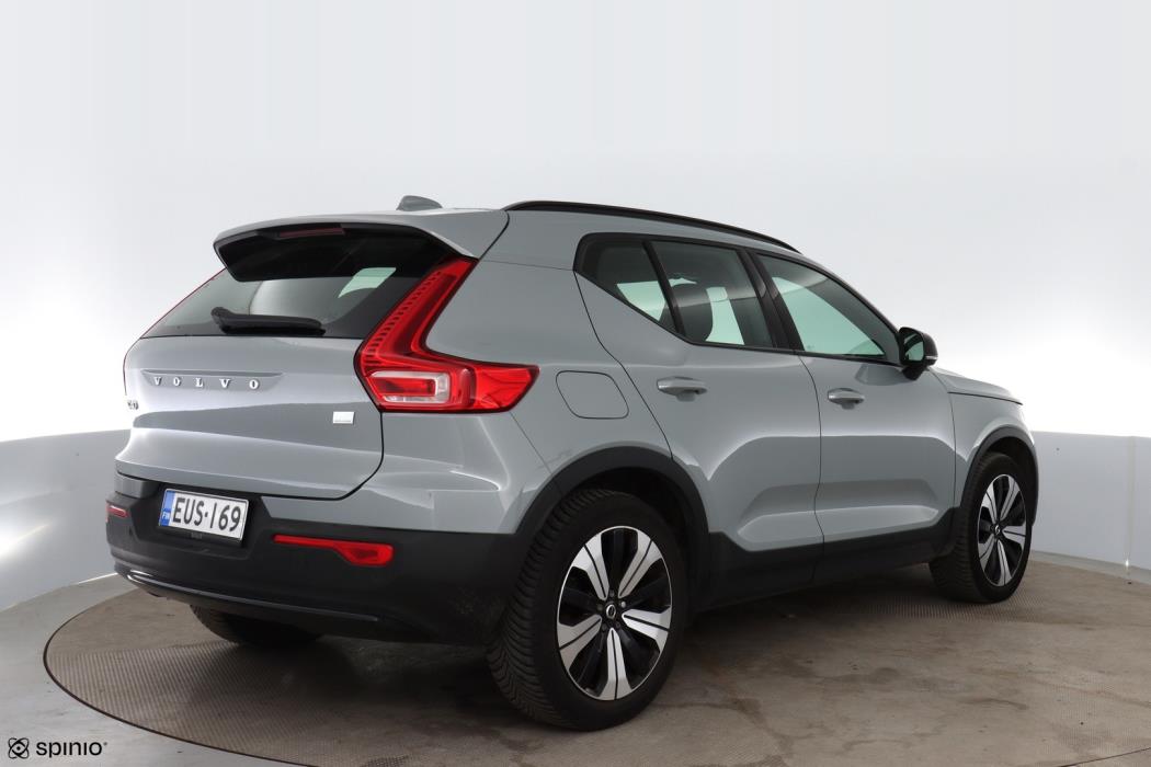 VOLVO XC40 2023