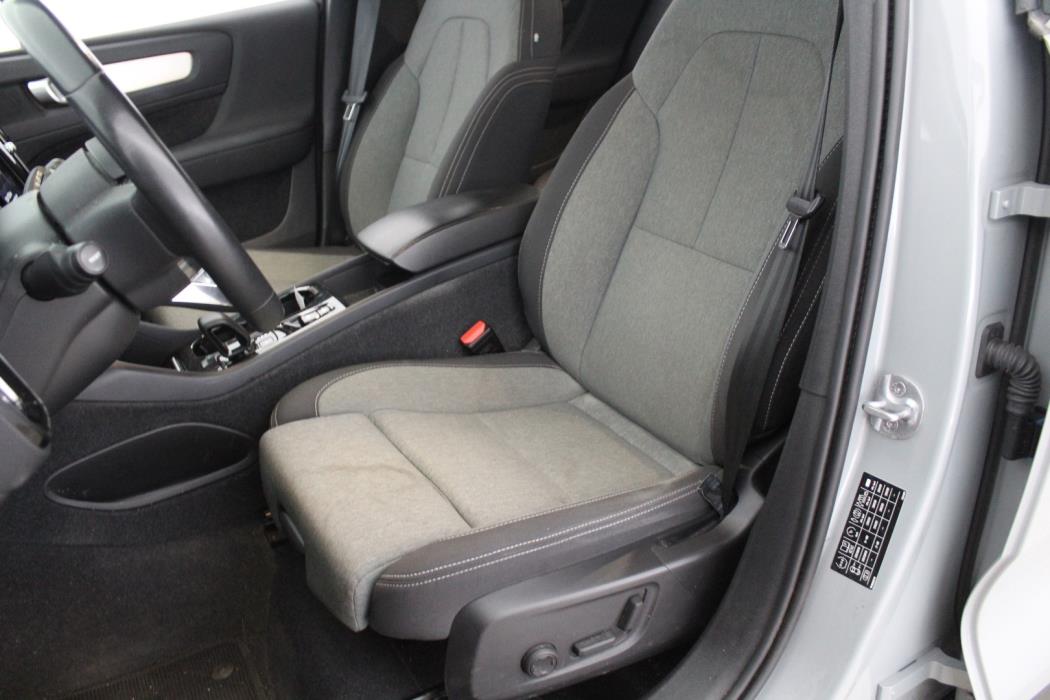 VOLVO XC40 2023