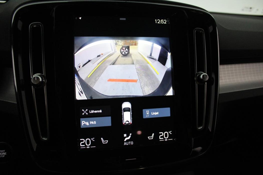 VOLVO XC40 2023