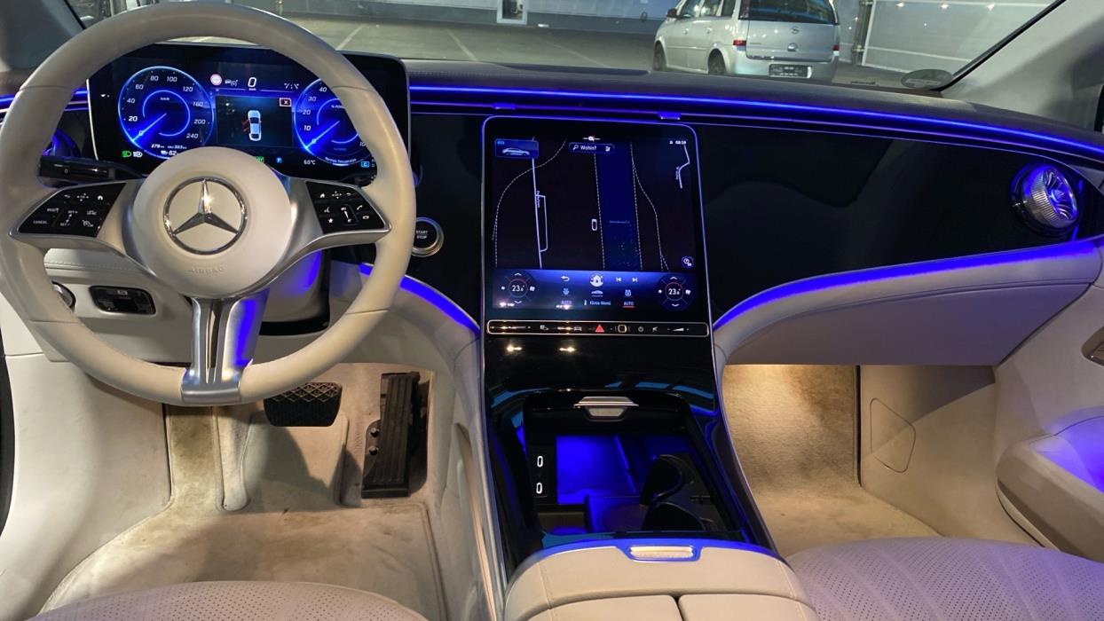 MERCEDES-BENZ EQE 2023