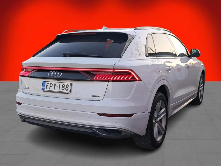 AUDI Q8 2021