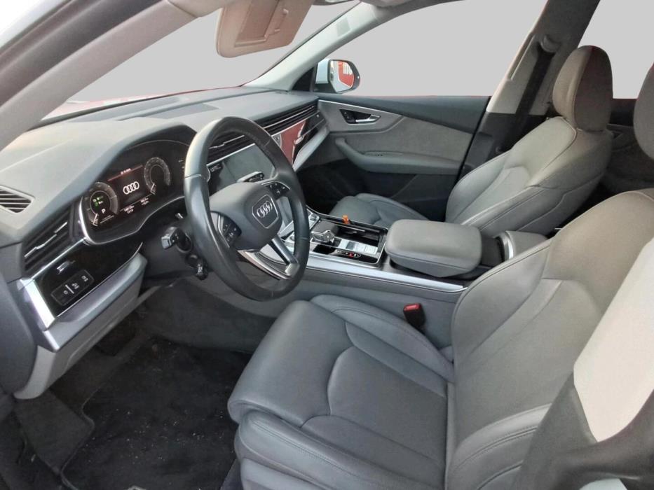 AUDI Q8 2021