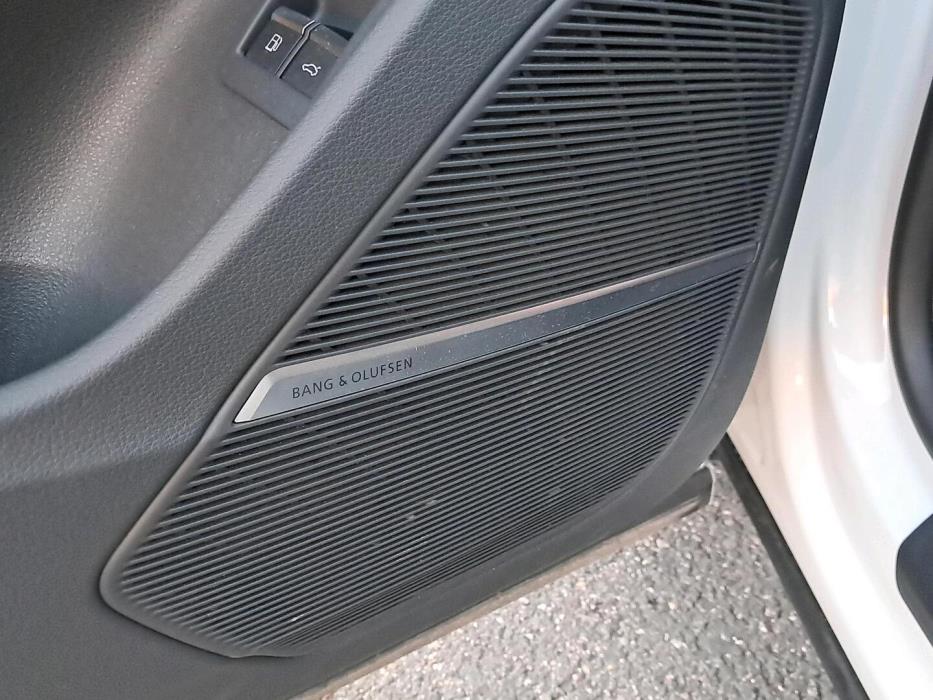 AUDI Q8 2021