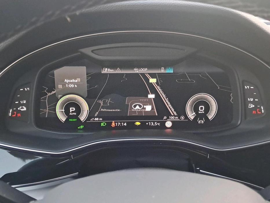 AUDI Q8 2021
