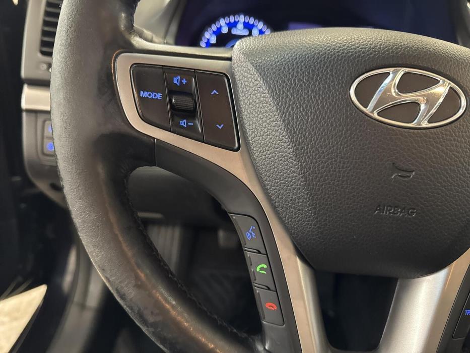 HYUNDAI i40 2012