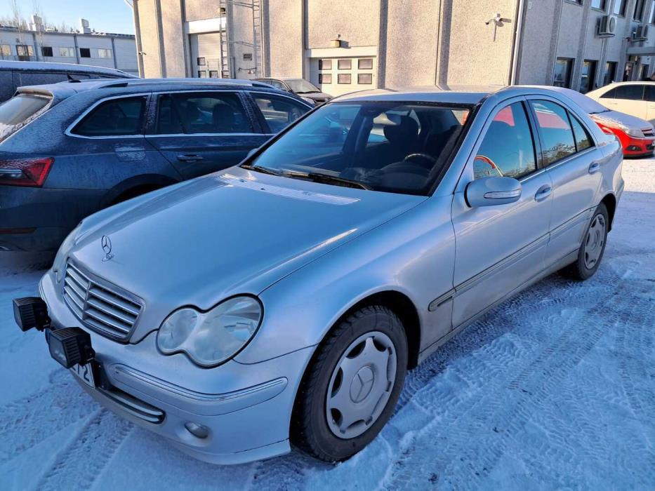 MERCEDES-BENZ C 2005