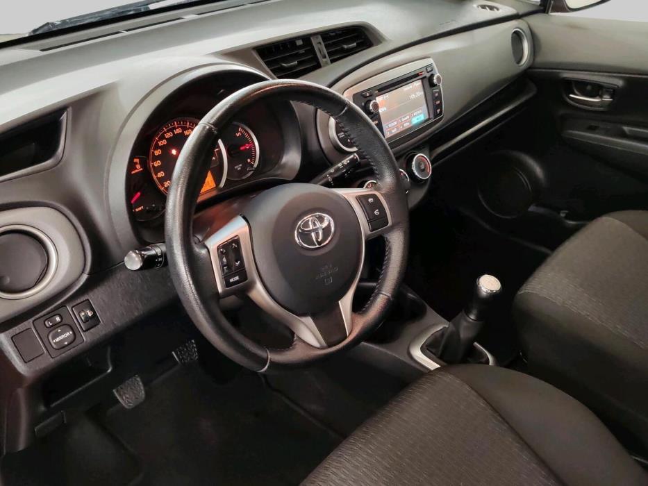 TOYOTA Yaris 2014