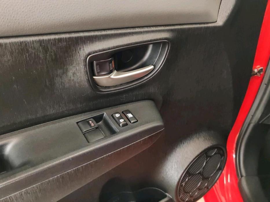 TOYOTA Yaris 2014