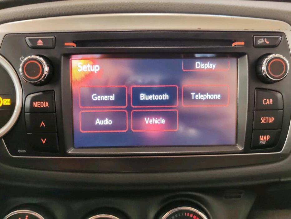 TOYOTA Yaris 2014
