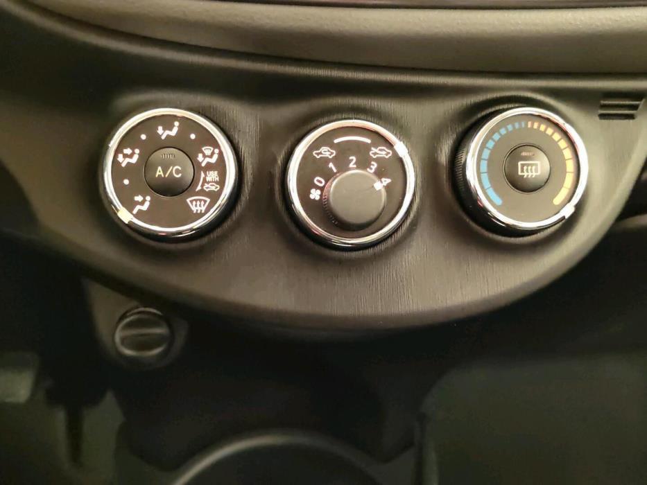 TOYOTA Yaris 2014