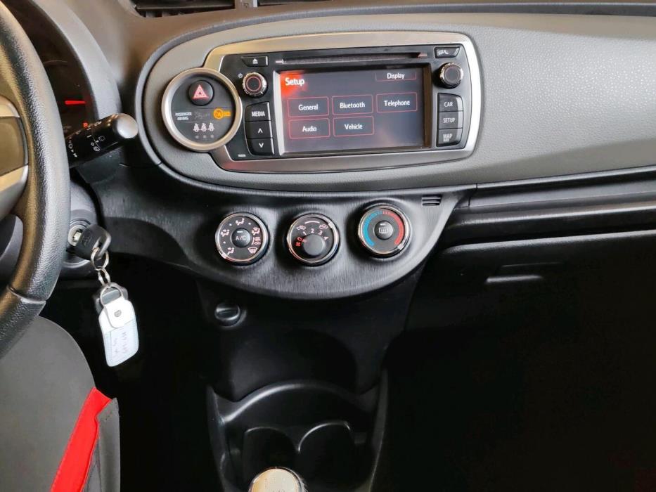 TOYOTA Yaris 2014