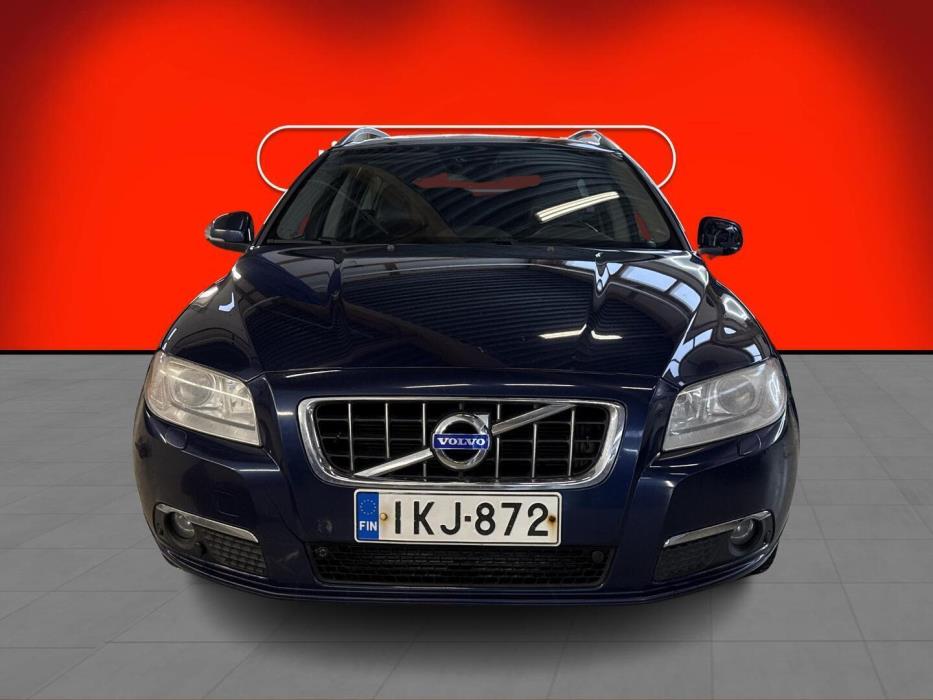VOLVO V70 2011