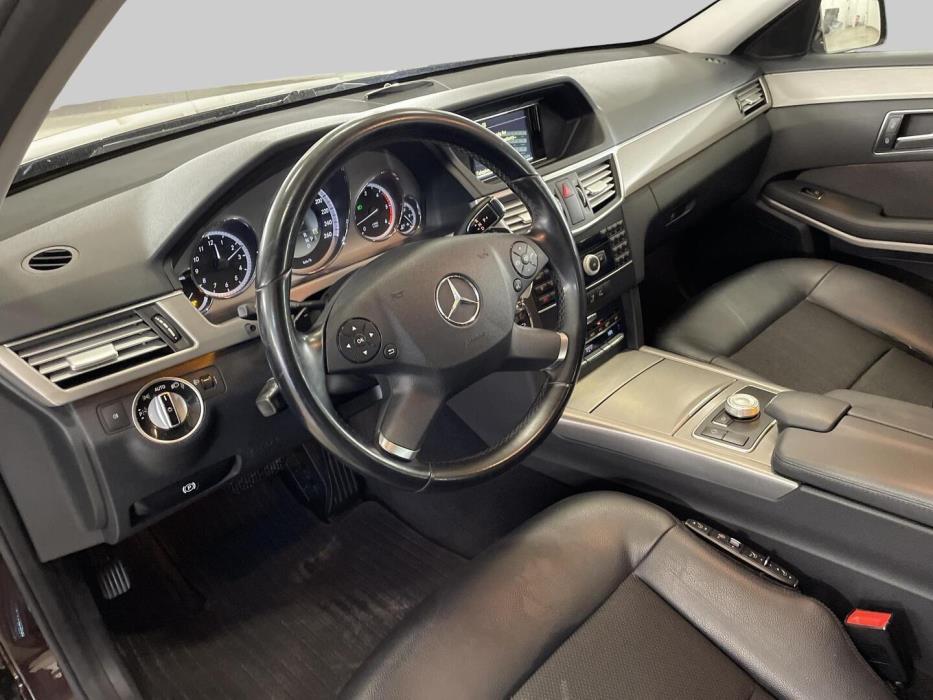 MERCEDES-BENZ E 2011
