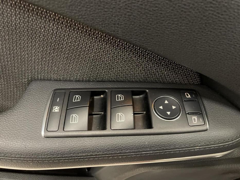 MERCEDES-BENZ E 2011