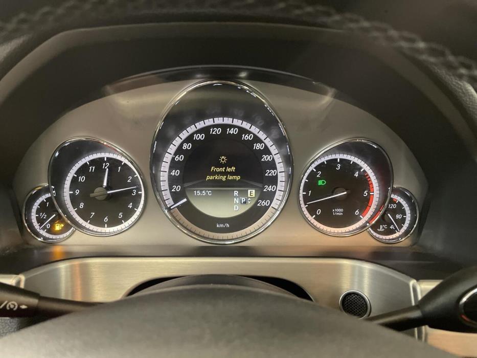 MERCEDES-BENZ E 2011