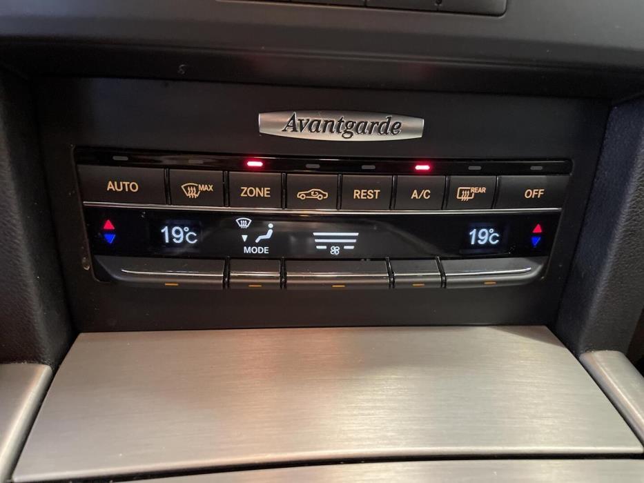 MERCEDES-BENZ E 2011