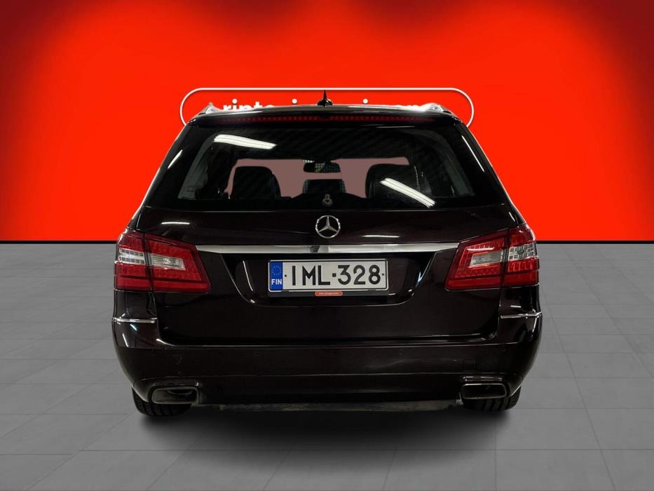 MERCEDES-BENZ E 2011