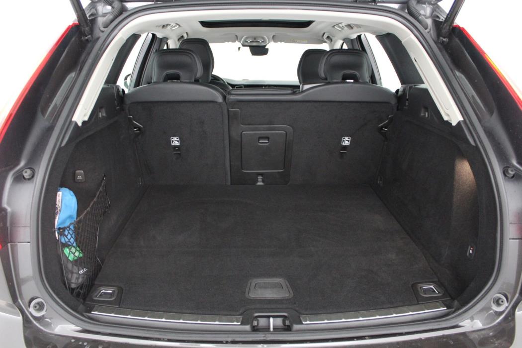 VOLVO XC60 2023