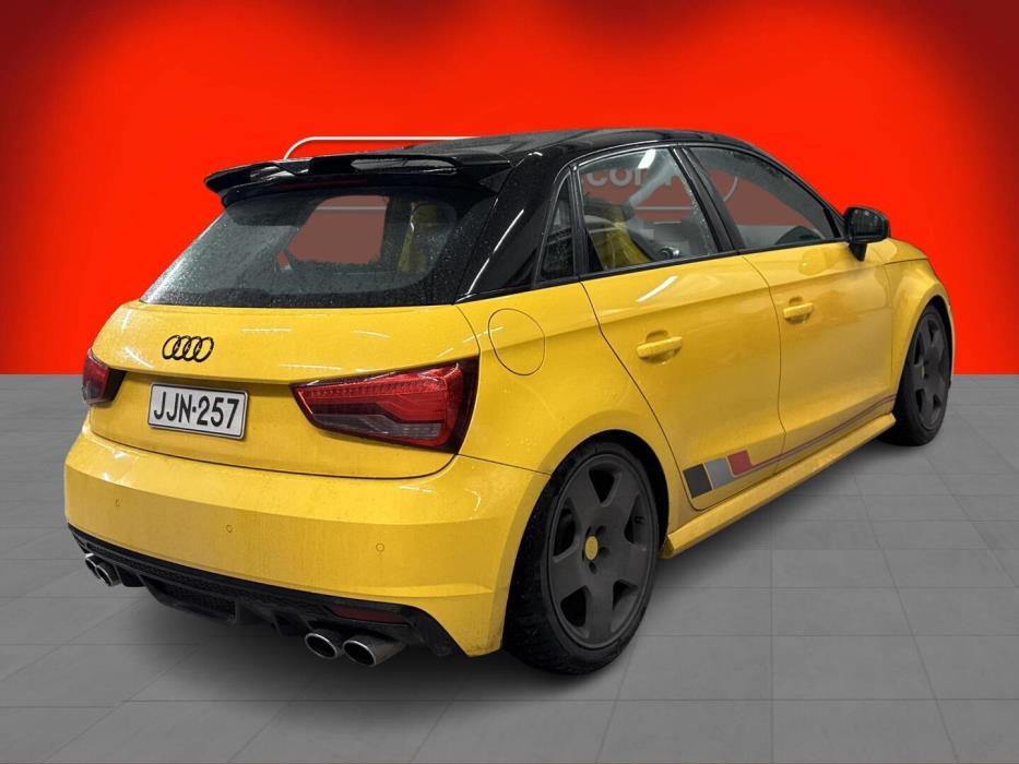 AUDI S1 2015