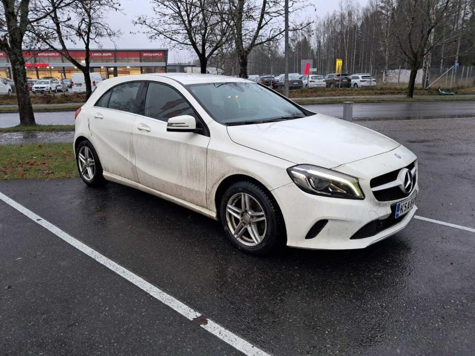 MERCEDES-BENZ A 2016