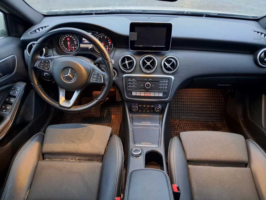 MERCEDES-BENZ A 2016