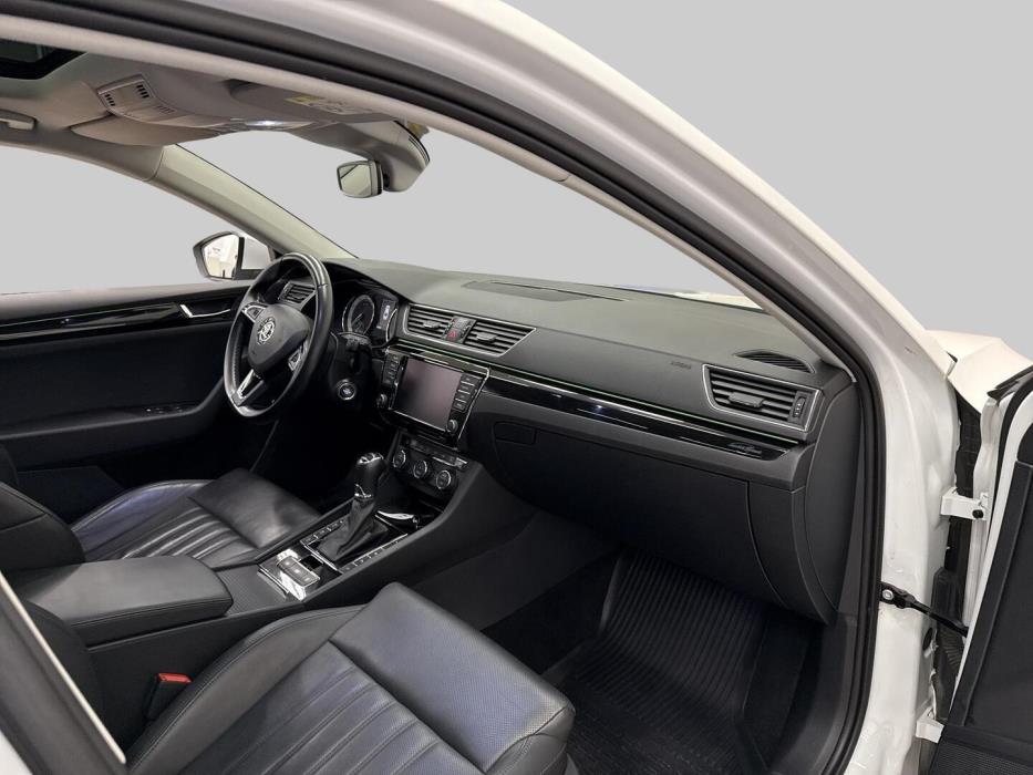 SKODA Superb 2016