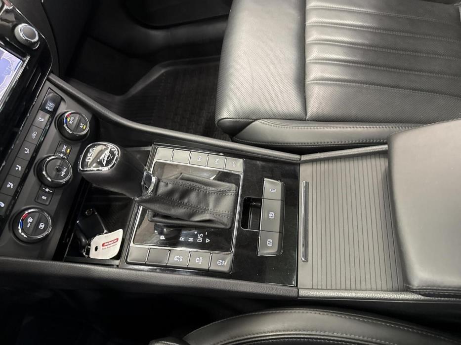 SKODA Superb 2016