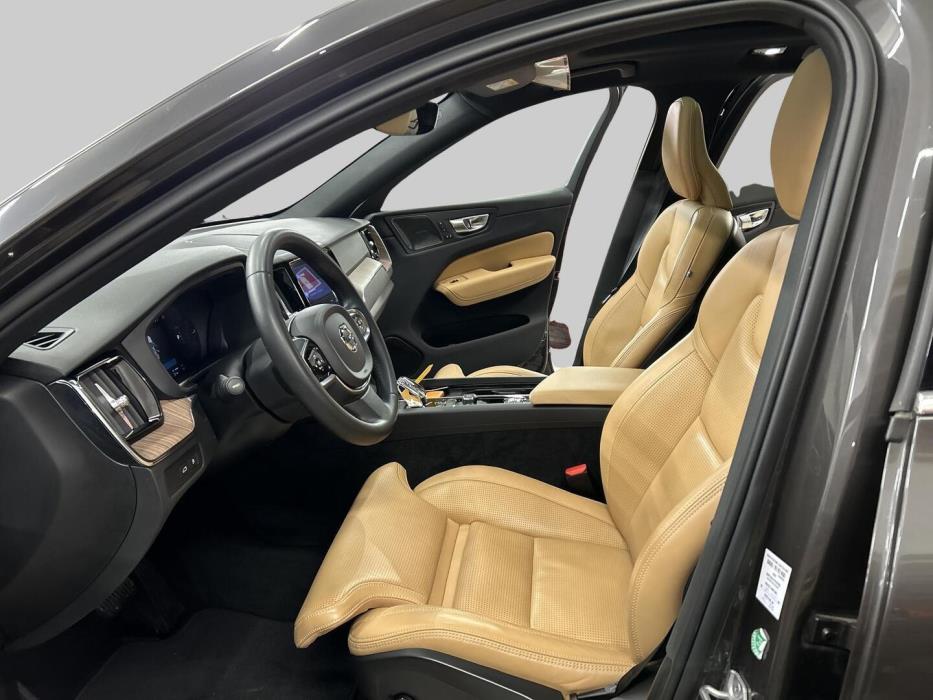 VOLVO XC60 2022