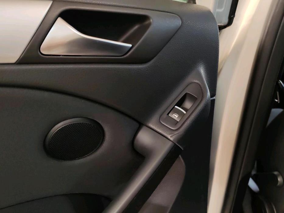 VOLKSWAGEN Golf 2011