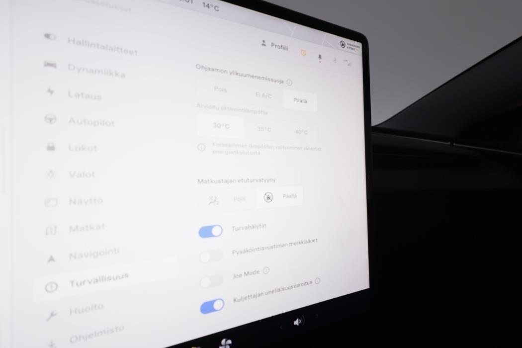 TESLA MODEL 3 2024