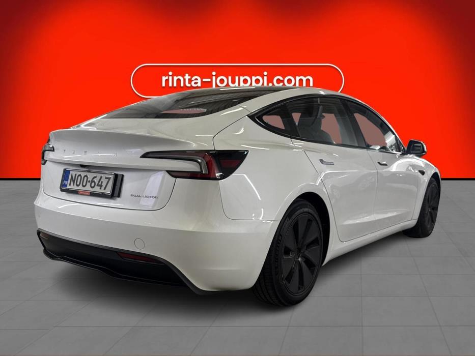 TESLA MODEL 3 2024