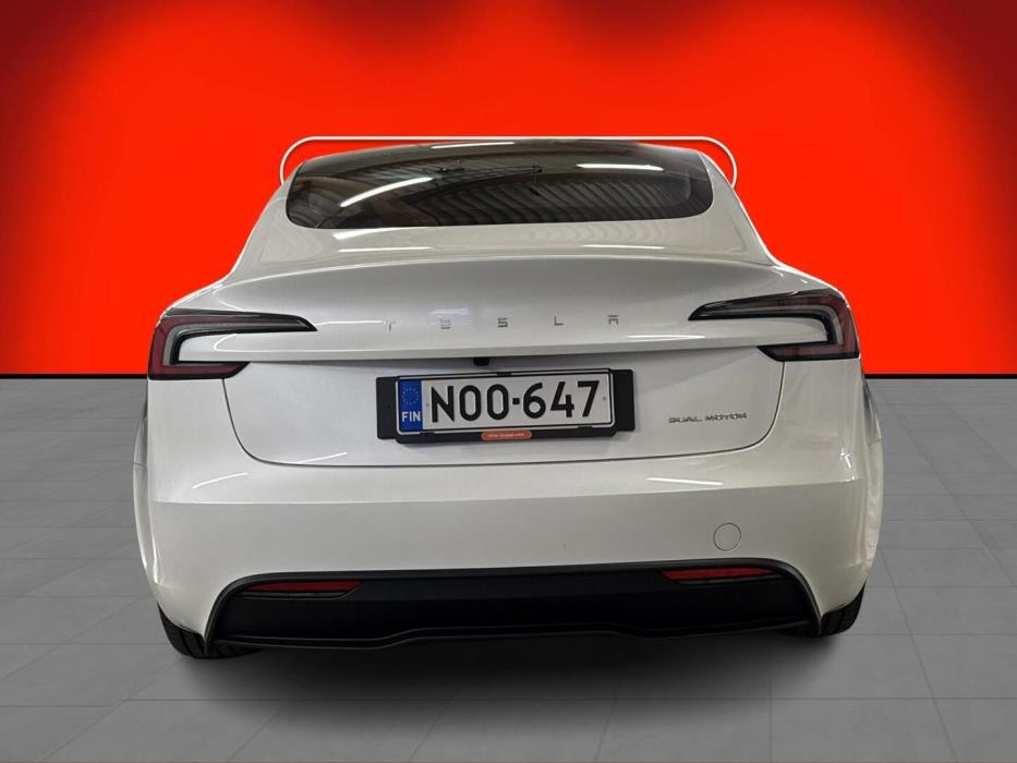TESLA MODEL 3 2024