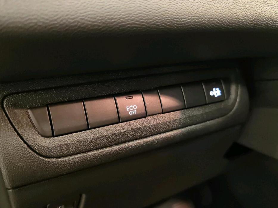 PEUGEOT 208 2018