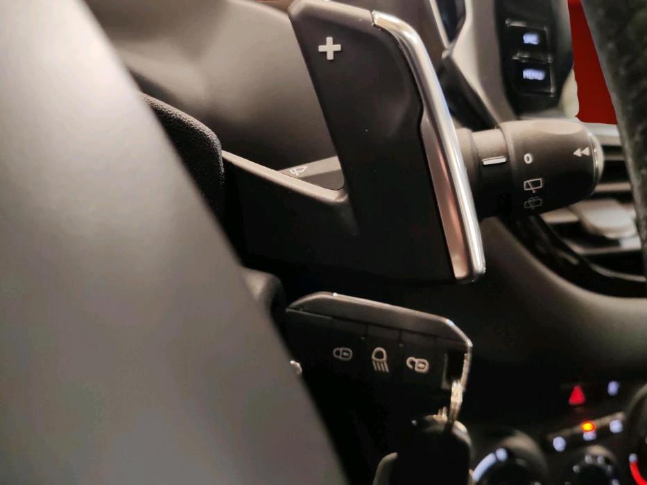 PEUGEOT 208 2018