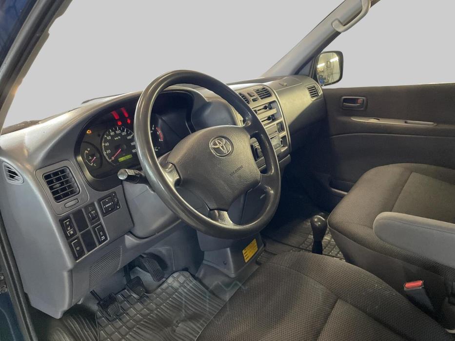 TOYOTA Hiace 2010