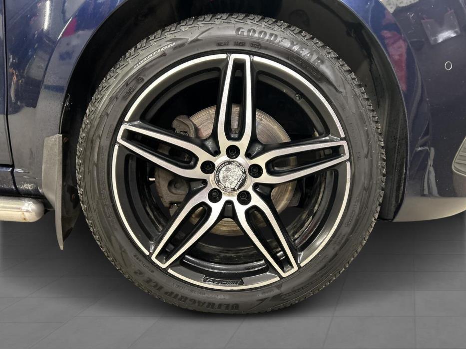 MERCEDES-BENZ V 2015