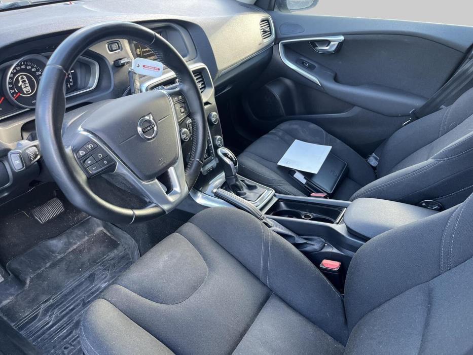 VOLVO V40 2016