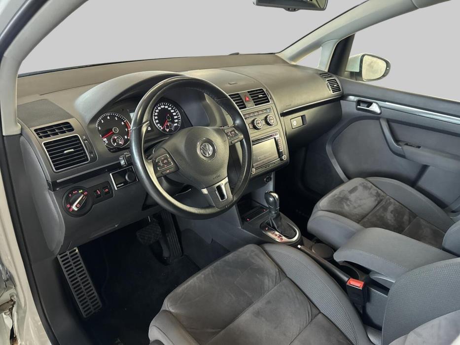 VOLKSWAGEN TOURAN 2015