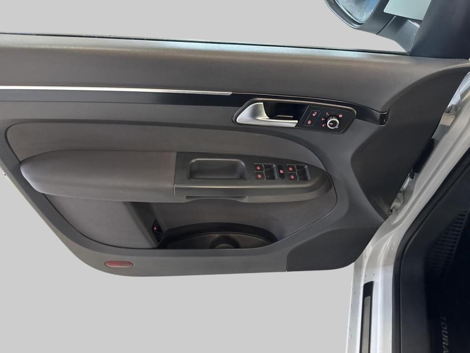 VOLKSWAGEN TOURAN 2015