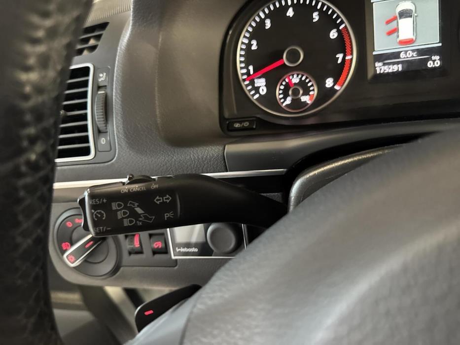 VOLKSWAGEN TOURAN 2015