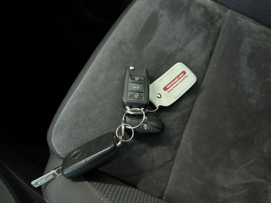 VOLKSWAGEN TOURAN 2015