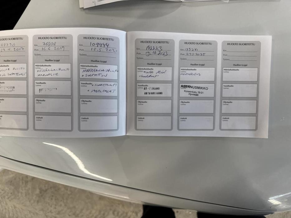 VOLKSWAGEN TOURAN 2015