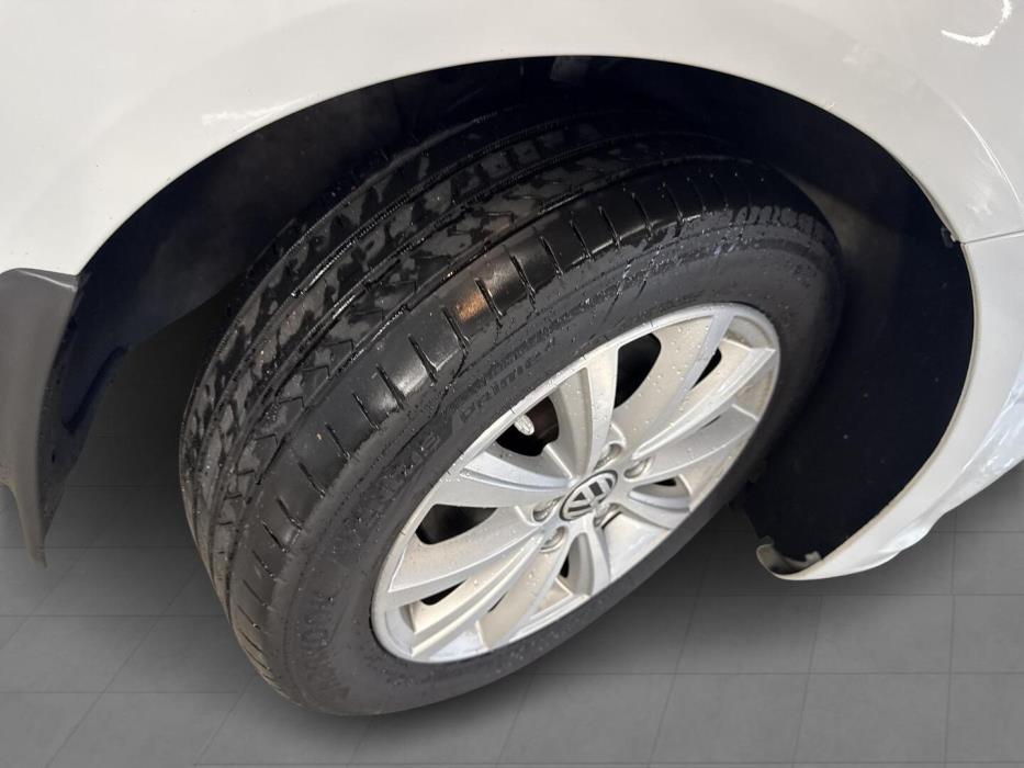 VOLKSWAGEN TOURAN 2015