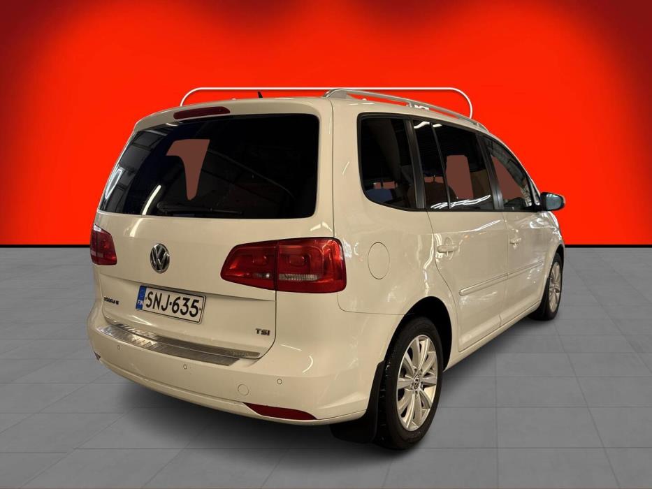 VOLKSWAGEN TOURAN 2015
